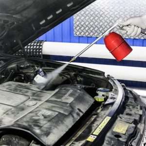 Как моют двигатель автомобиля на автомойке