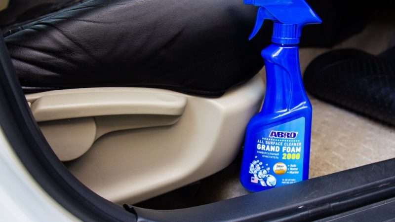 Как чистить пластик салона автомобиля