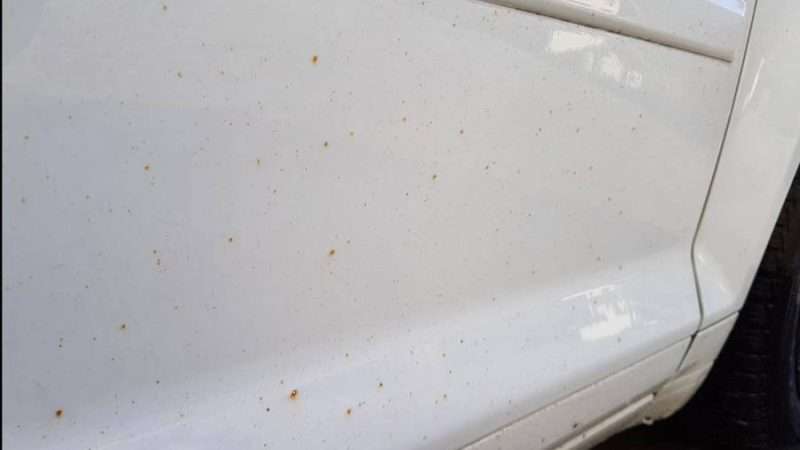 Металлический налет на кузове автомобиля: причины, последствия и методы удаления