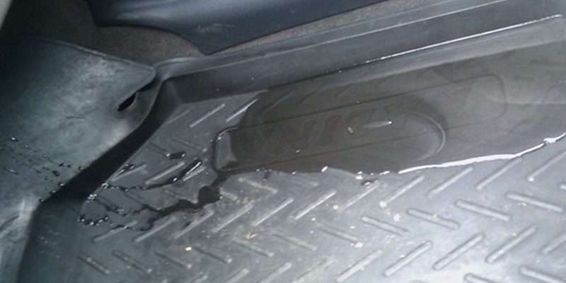 Вода в салоне автомобиля от кондиционера: причины и способы устранения