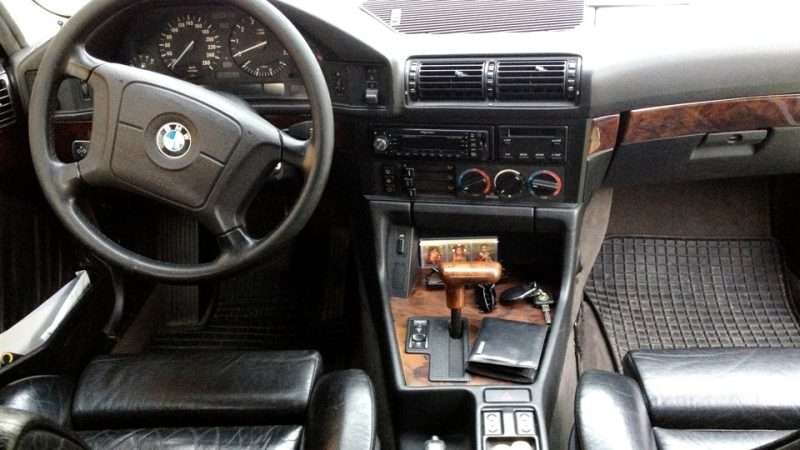 Выбор подходящих деревянных вставок для салона BMW