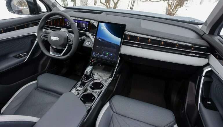 Комфорт в деталях: особенности интерьера Джили Атлас