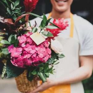 Цветы как арт-объект: креативные идеи и экспресс-доставка дизайнерских композиций