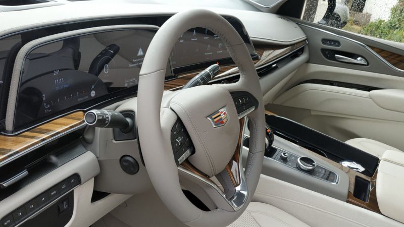 Тюнинг салона Cadillac Escalade под бизнес-класс: комфорт, технологии, престиж