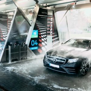 Бесконтактная автомойка против ручной: что выбирают автовладельцы сегодня и почему