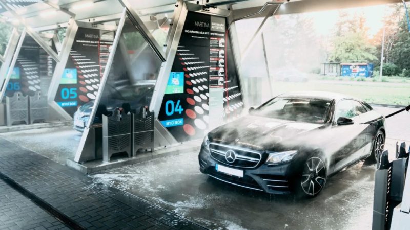 Бесконтактная автомойка против ручной: что выбирают автовладельцы сегодня и почему