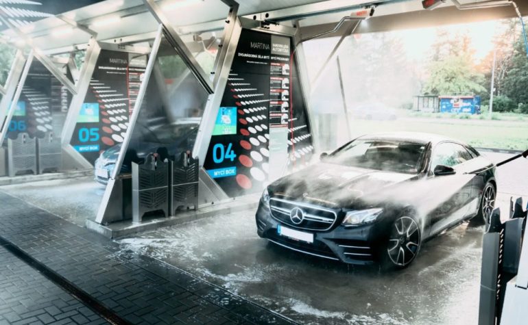 Бесконтактная автомойка против ручной: что выбирают автовладельцы сегодня и почему